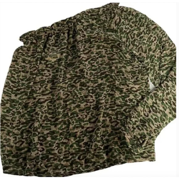 RO & DE Blouse Womens Small Green Camo One Shoulder Long Sleeve Top Made USA - Picture 3 of 7